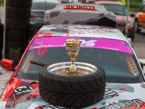 245/40/18”  93V Type-V / Extreme Performance